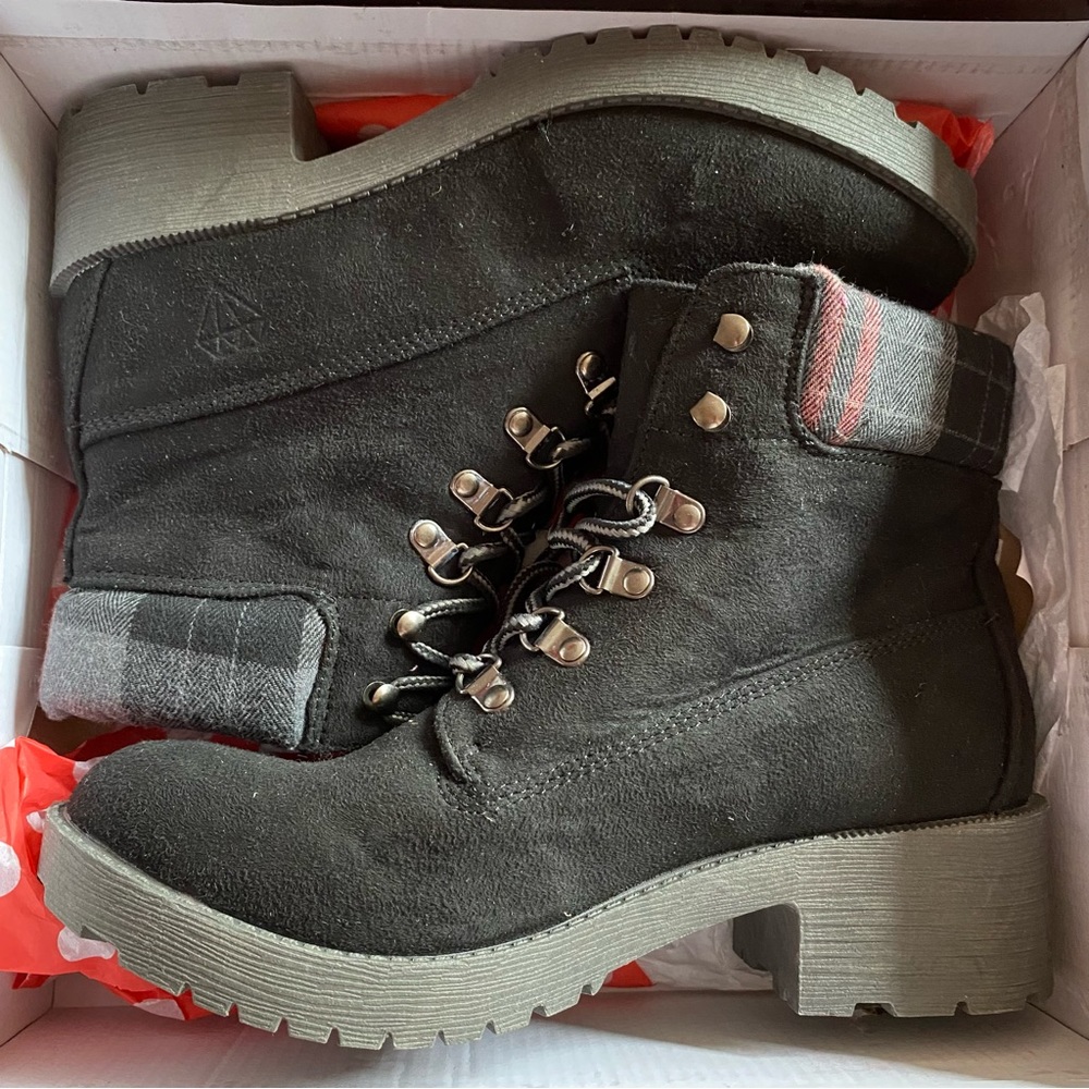 New Rock & Candy Boots Size 8.5